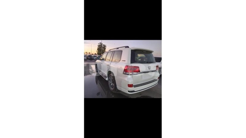 Big with watermark toyota land cruiser estuaire import dubai 6127