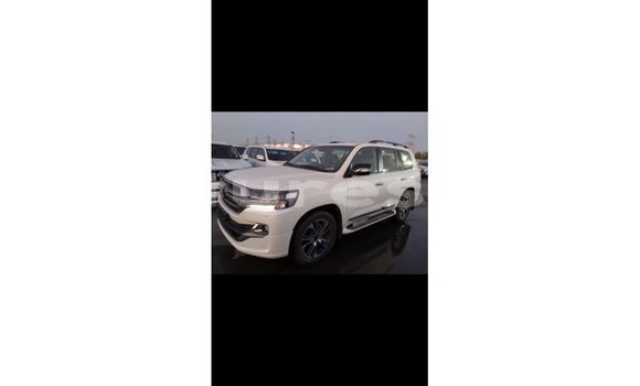 Acheter Import Voiture Toyota Land Cruiser Blanc à Import - Dubai, Estuaire Acheter Import Voiture Toyota Land Cruiser Blanc à Import - Dubai, Estuaire