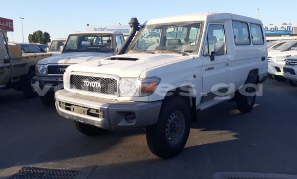 Acheter Import Voiture Toyota Land Cruiser Blanc à Import - Dubai, Estuaire Acheter Import Voiture Toyota Land Cruiser Blanc à Import - Dubai, Estuaire
