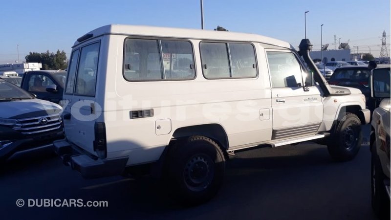 Big with watermark toyota land cruiser estuaire import dubai 6128