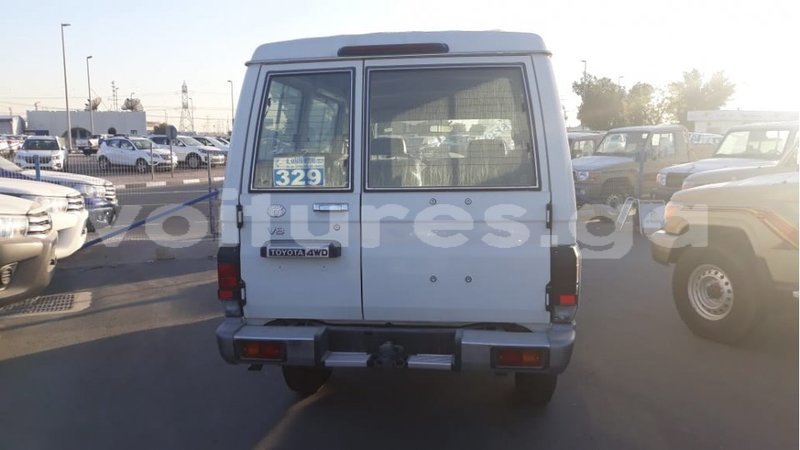 Big with watermark toyota land cruiser estuaire import dubai 6128