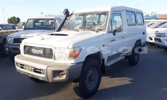 Acheter Import Voiture Toyota Land Cruiser Blanc à Import - Dubai, Estuaire Acheter Import Voiture Toyota Land Cruiser Blanc à Import - Dubai, Estuaire