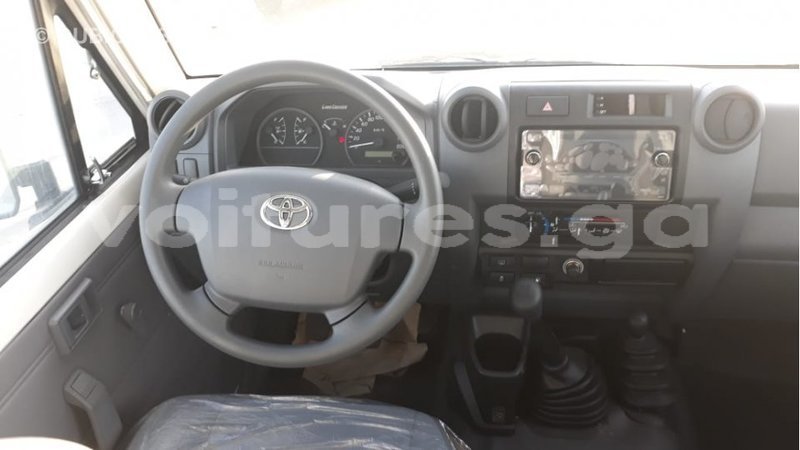 Big with watermark toyota land cruiser estuaire import dubai 6128