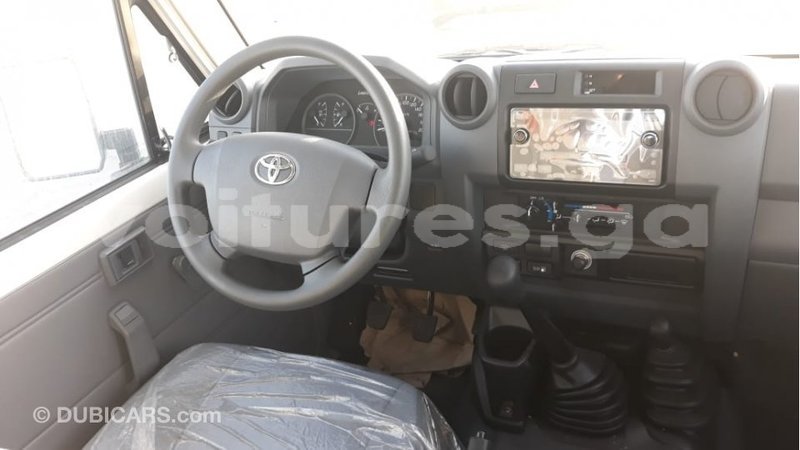 Big with watermark toyota land cruiser estuaire import dubai 6128