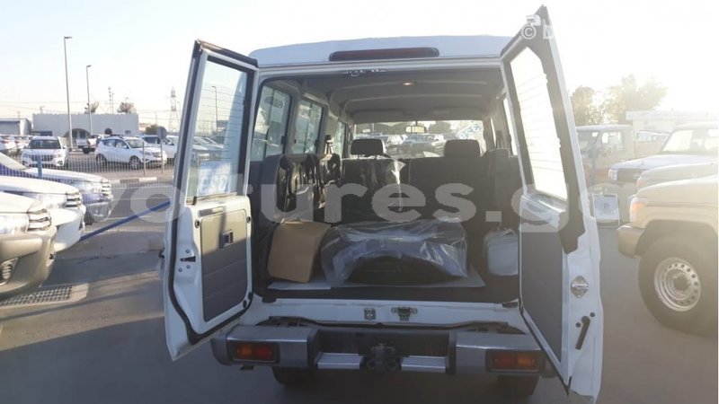 Big with watermark toyota land cruiser estuaire import dubai 6128