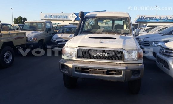 Acheter Import Voiture Toyota Land Cruiser Blanc à Import - Dubai, Estuaire Acheter Import Voiture Toyota Land Cruiser Blanc à Import - Dubai, Estuaire