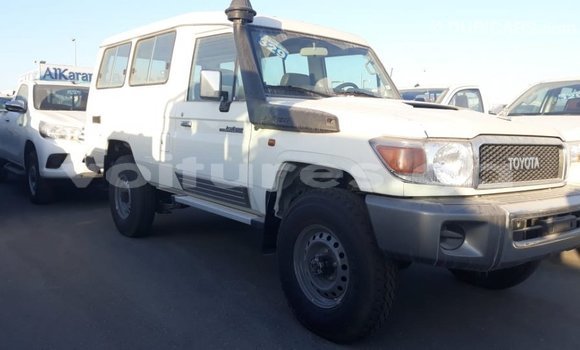 Acheter Import Voiture Toyota Land Cruiser Blanc à Import - Dubai, Estuaire Acheter Import Voiture Toyota Land Cruiser Blanc à Import - Dubai, Estuaire
