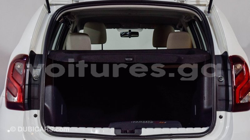 Big with watermark renault duster estuaire import dubai 6129