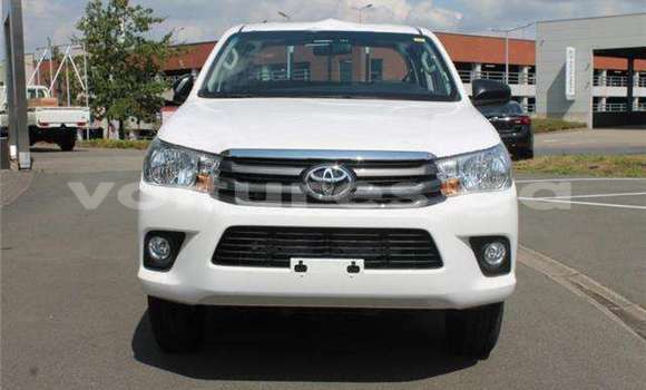 Sayi Na hannu Toyota Hilux Green Mota in Libreville a estuary Sayi Na hannu Toyota Hilux Green Mota in Libreville a estuary