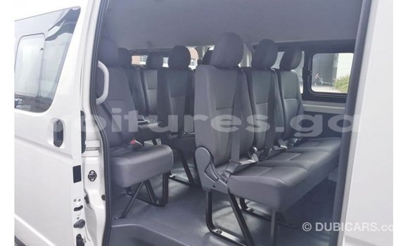 Acheter Import Voiture Toyota Hiace Blanc à Import - Dubai, Estuaire Acheter Import Voiture Toyota Hiace Blanc à Import - Dubai, Estuaire
