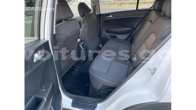 Big with watermark kia sportage estuaire import dubai 6137