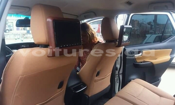 Sayi Na hannu Toyota Fortuner White Mota in Libreville a estuary Sayi Na hannu Toyota Fortuner White Mota in Libreville a estuary