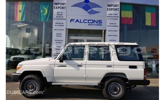 Acheter Import Voiture Toyota Land Cruiser Blanc à Import - Dubai, Estuaire Acheter Import Voiture Toyota Land Cruiser Blanc à Import - Dubai, Estuaire