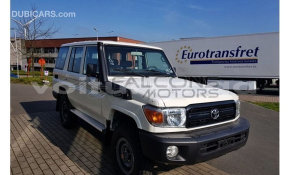 Acheter Import Voiture Toyota Land Cruiser Blanc à Import - Dubai, Estuaire Acheter Import Voiture Toyota Land Cruiser Blanc à Import - Dubai, Estuaire