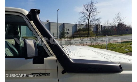 Acheter Import Voiture Toyota Land Cruiser Blanc à Import - Dubai, Estuaire Acheter Import Voiture Toyota Land Cruiser Blanc à Import - Dubai, Estuaire