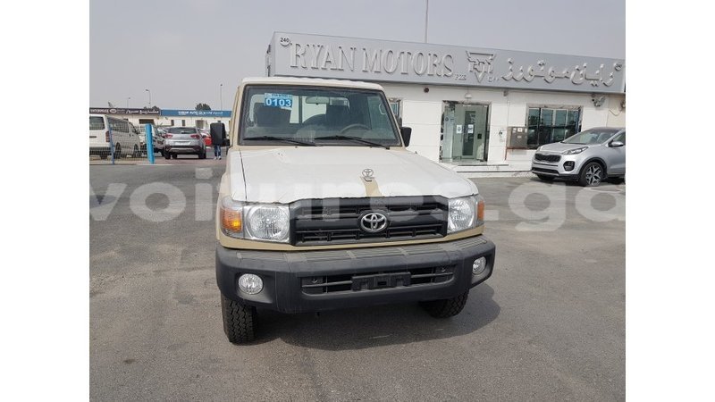 Big with watermark toyota land cruiser estuaire import dubai 6145