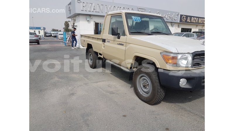 Big with watermark toyota land cruiser estuaire import dubai 6145