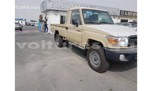 Acheter Import Voiture Toyota Land Cruiser Beige à Import - Dubai, Estuaire Acheter Import Voiture Toyota Land Cruiser Beige à Import - Dubai, Estuaire