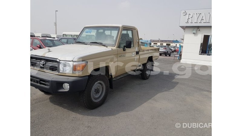 Big with watermark toyota land cruiser estuaire import dubai 6145