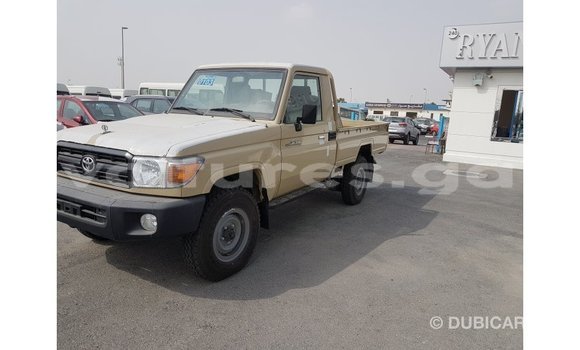 Acheter Import Voiture Toyota Land Cruiser Beige à Import - Dubai, Estuaire Acheter Import Voiture Toyota Land Cruiser Beige à Import - Dubai, Estuaire
