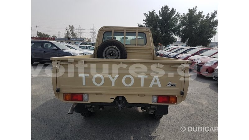 Big with watermark toyota land cruiser estuaire import dubai 6145