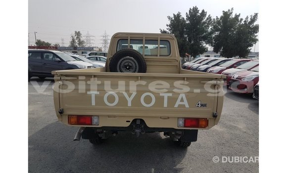 Acheter Import Voiture Toyota Land Cruiser Beige à Import - Dubai, Estuaire Acheter Import Voiture Toyota Land Cruiser Beige à Import - Dubai, Estuaire