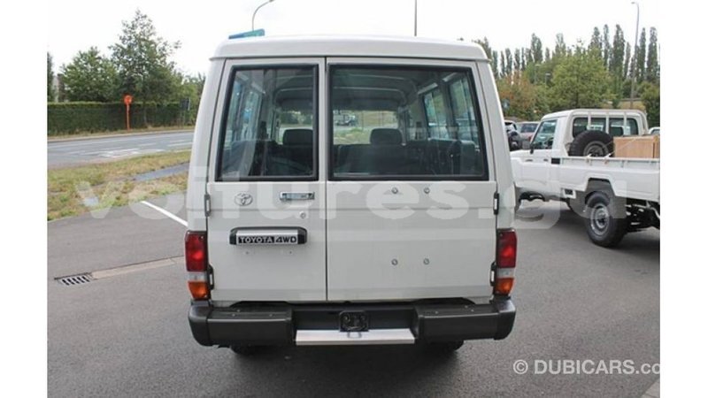 Big with watermark toyota land cruiser estuaire import dubai 6148