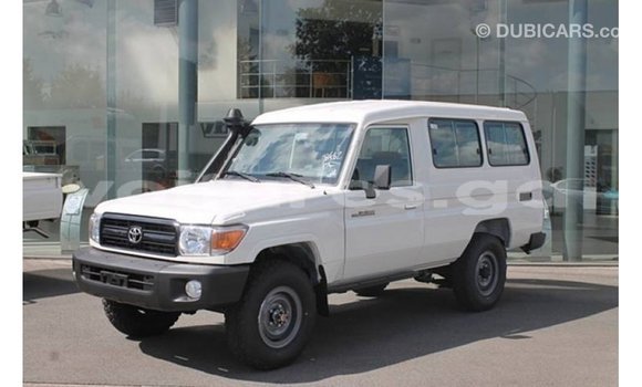 Acheter Import Voiture Toyota Land Cruiser Blanc à Import - Dubai, Estuaire Acheter Import Voiture Toyota Land Cruiser Blanc à Import - Dubai, Estuaire