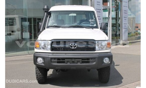 Acheter Import Voiture Toyota Land Cruiser Blanc à Import - Dubai, Estuaire Acheter Import Voiture Toyota Land Cruiser Blanc à Import - Dubai, Estuaire