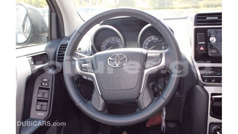 Big with watermark toyota hilux estuaire import dubai 6149