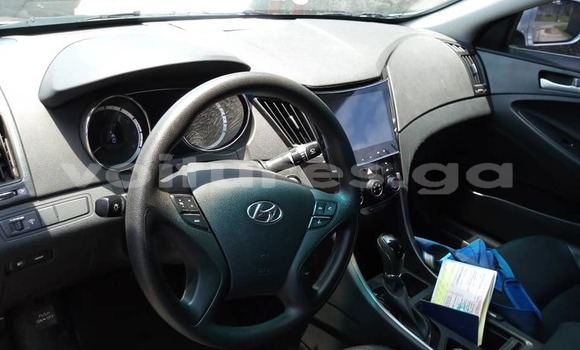 Sayi Na hannu Hyundai Sonata Blue Mota in Libreville a estuary Sayi Na hannu Hyundai Sonata Blue Mota in Libreville a estuary