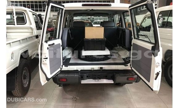 Acheter Import Voiture Toyota Land Cruiser Blanc à Import - Dubai, Estuaire Acheter Import Voiture Toyota Land Cruiser Blanc à Import - Dubai, Estuaire