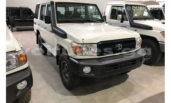 Acheter Import Voiture Toyota Land Cruiser Blanc à Import - Dubai, Estuaire Acheter Import Voiture Toyota Land Cruiser Blanc à Import - Dubai, Estuaire