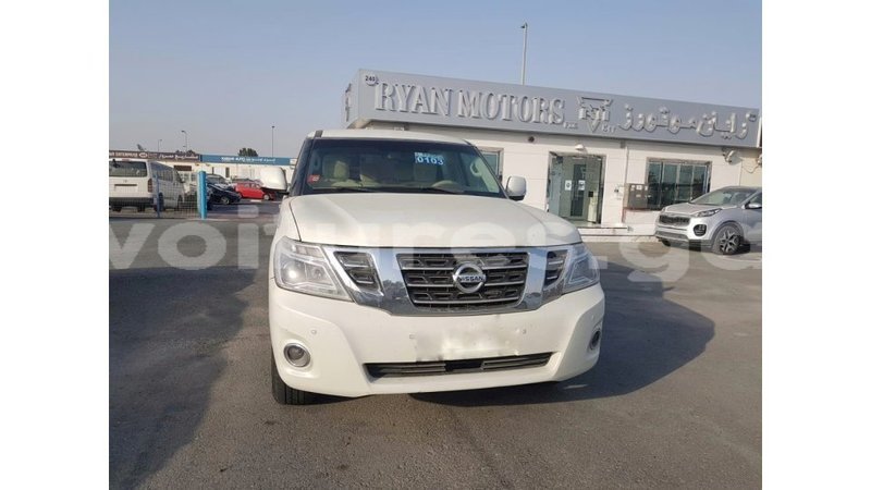 Big with watermark nissan patrol estuaire import dubai 6155