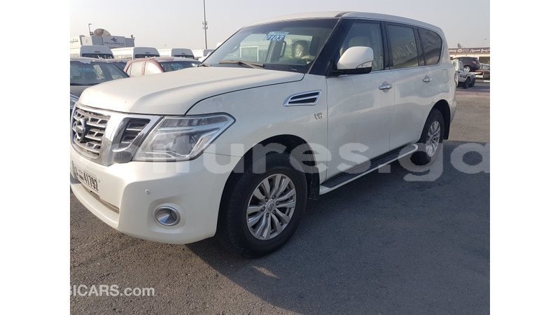 Big with watermark nissan patrol estuaire import dubai 6155