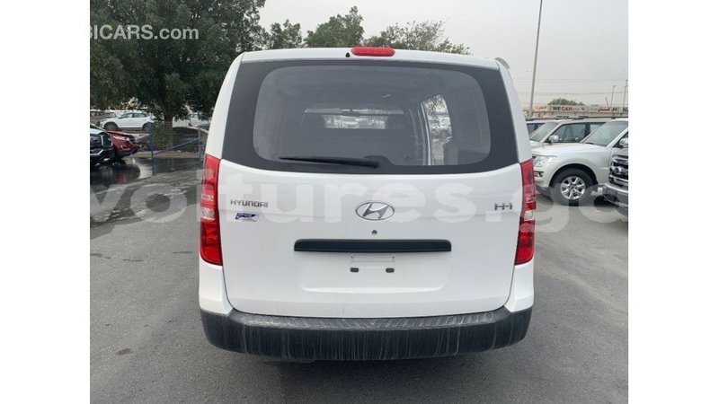 Big with watermark hyundai cargo estuaire import dubai 6159