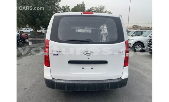Acheter Import Voiture Hyundai Cargo Blanc à Import - Dubai, Estuaire Acheter Import Voiture Hyundai Cargo Blanc à Import - Dubai, Estuaire