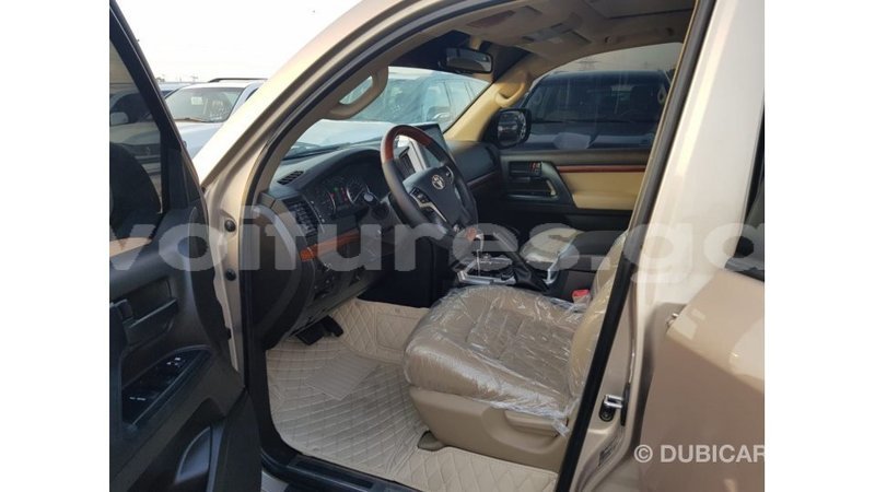 Big with watermark toyota land cruiser estuaire import dubai 6160