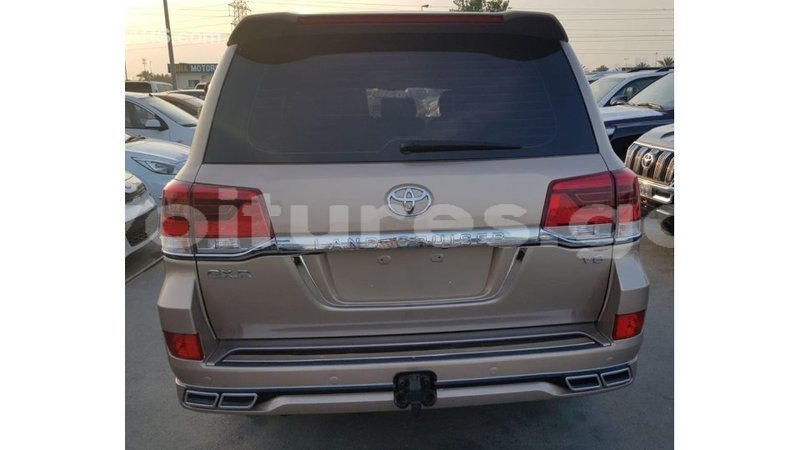 Big with watermark toyota land cruiser estuaire import dubai 6160