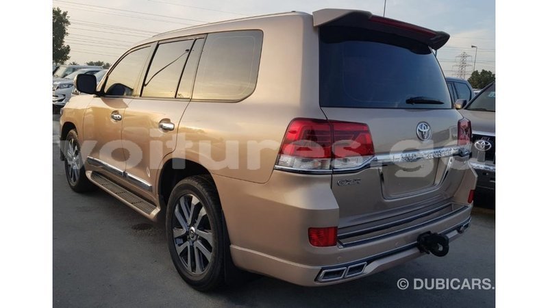 Big with watermark toyota land cruiser estuaire import dubai 6160