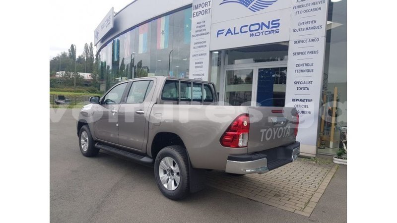 Big with watermark toyota hilux estuaire import dubai 6162