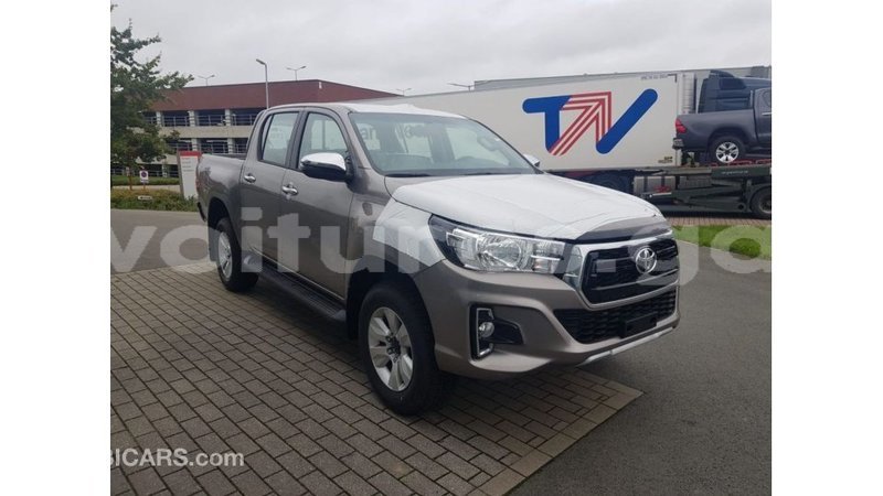 Big with watermark toyota hilux estuaire import dubai 6162