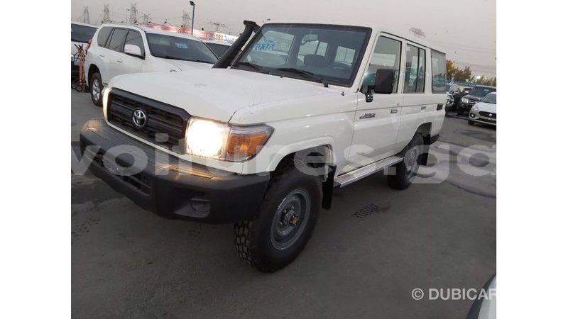 Big with watermark toyota land cruiser estuaire import dubai 6165