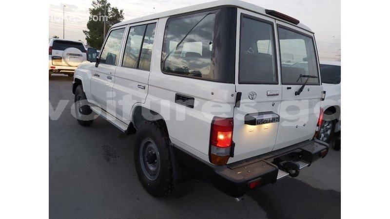 Big with watermark toyota land cruiser estuaire import dubai 6165