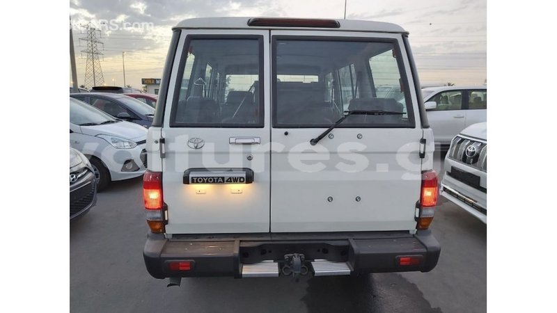 Big with watermark toyota land cruiser estuaire import dubai 6165