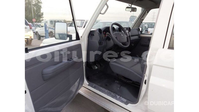 Big with watermark toyota land cruiser estuaire import dubai 6165