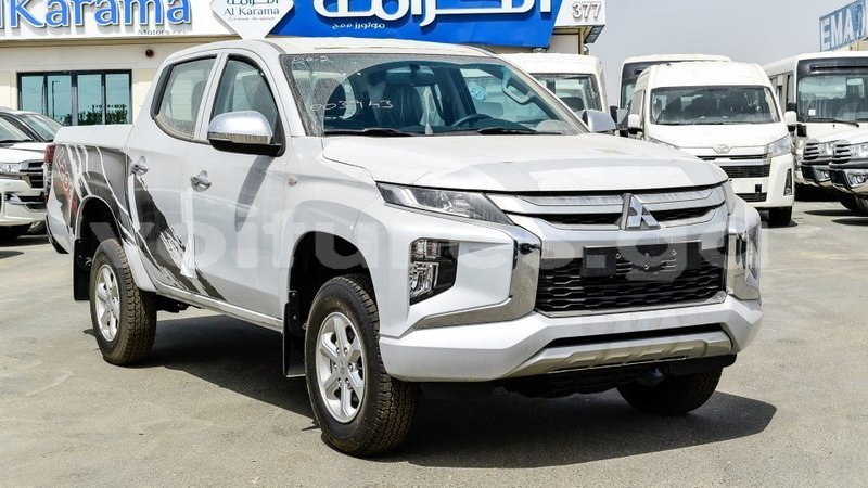 Big with watermark mitsubishi l200 estuaire import dubai 6168