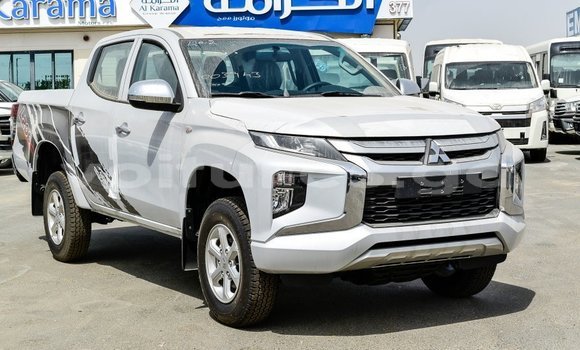 Acheter Import Voiture Mitsubishi L200 Blanc à Import - Dubai, Estuaire Acheter Import Voiture Mitsubishi L200 Blanc à Import - Dubai, Estuaire
