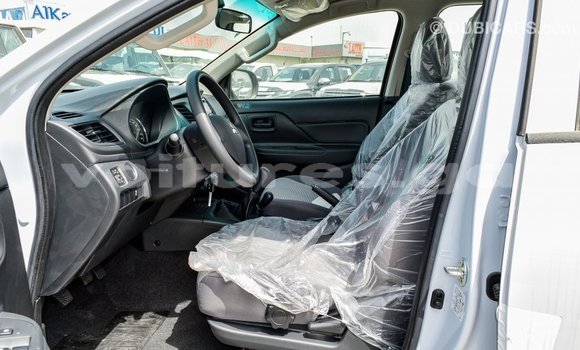 Acheter Import Voiture Mitsubishi L200 Blanc à Import - Dubai, Estuaire Acheter Import Voiture Mitsubishi L200 Blanc à Import - Dubai, Estuaire