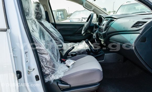 Acheter Import Voiture Mitsubishi L200 Blanc à Import - Dubai, Estuaire Acheter Import Voiture Mitsubishi L200 Blanc à Import - Dubai, Estuaire